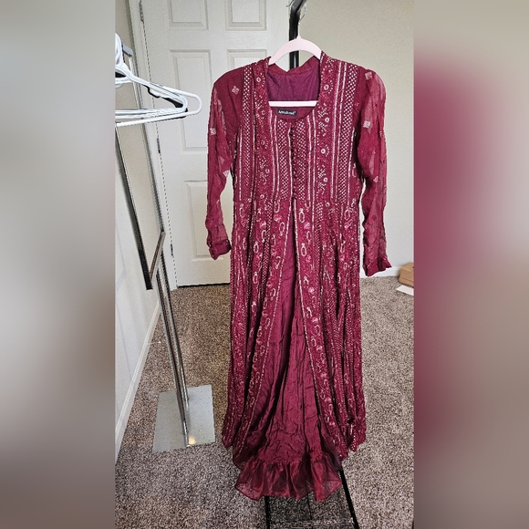 Pakistani designer Maroon gown - Picture 6 of 12